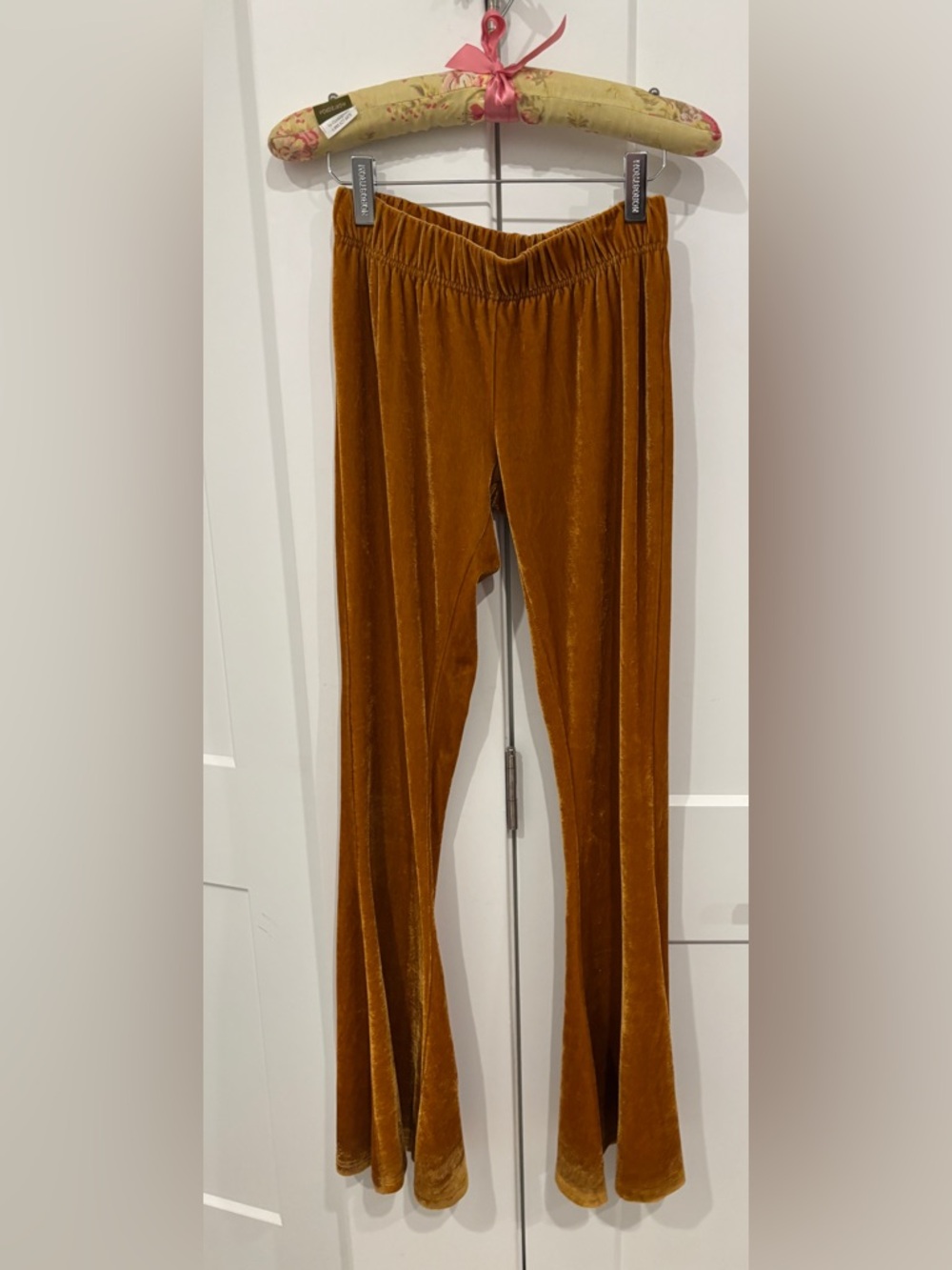 LENNI Velvet Pull-On Bell Bottom Pants. Size 4